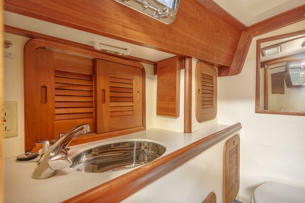 Luna 42ft Hinckley Yacht For Sale