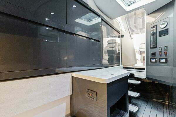 Mystic M5200 Yacht For Sale