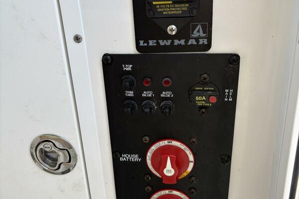 25ft Sea Hunt Yacht For Sale