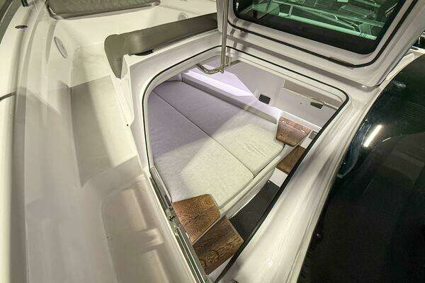Axopar 37 XC CROSS CABIN Yacht For Sale