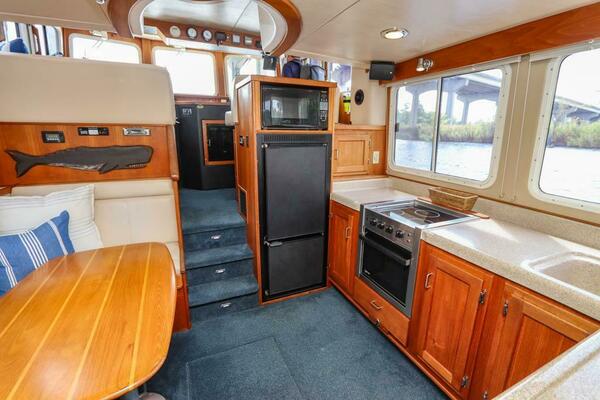 KNOT KAOS 37ft American Tug Yacht For Sale