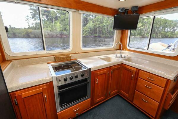 KNOT KAOS 37ft American Tug Yacht For Sale