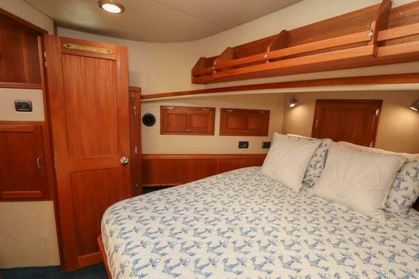 KNOT KAOS 37ft American Tug Yacht For Sale