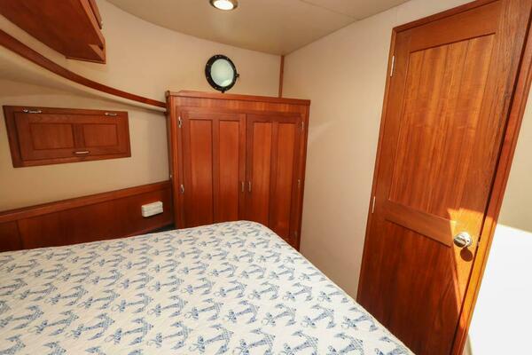 KNOT KAOS 37ft American Tug Yacht For Sale