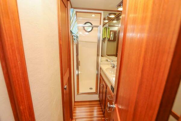 KNOT KAOS 37ft American Tug Yacht For Sale