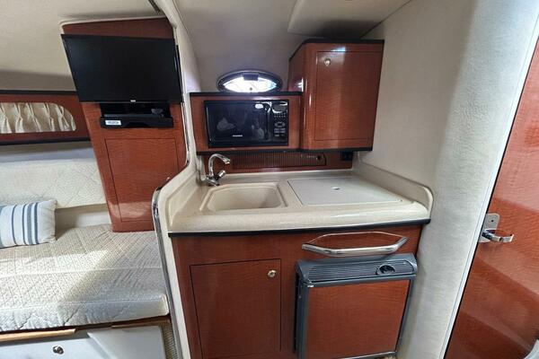 Loose Seal 28ft Sea Ray Yacht For Sale Loose Seal 28ft Sea Ray Yacht For Sale