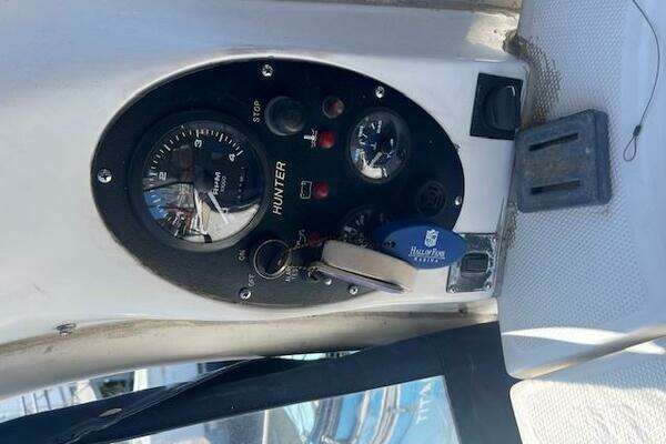 Photo of the 1999 Hunter Passage 450