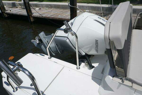 Aquila 32 Sport Yacht For Sale