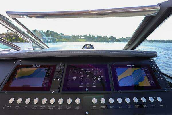 Monterey 385 Super Sport Yacht For Sale