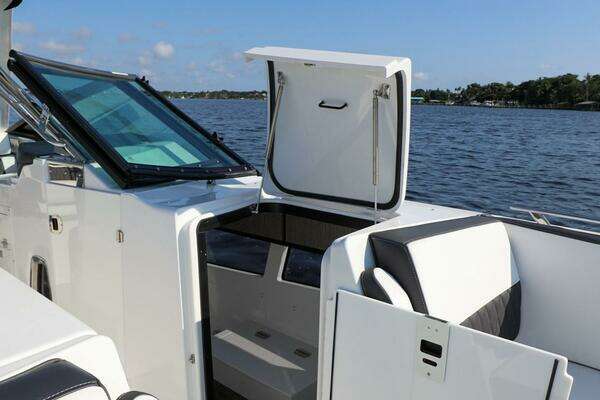 Monterey 385 Super Sport Yacht For Sale