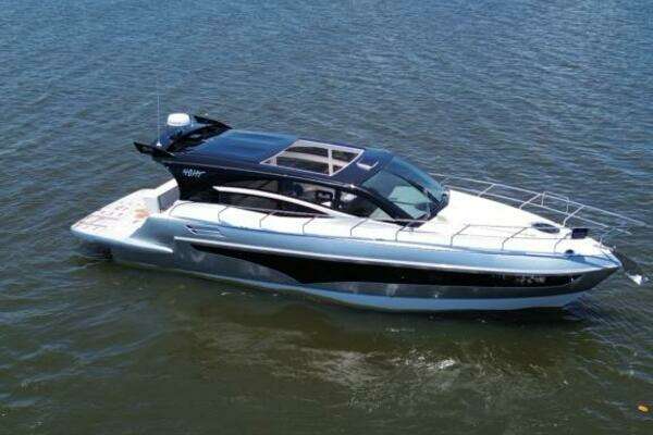 Photo of the 2025 Real 40 HT Luxury 