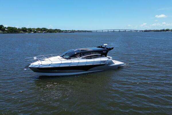 Photo of the 2025 Real 40 HT Luxury 