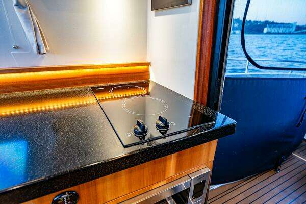 Nimbus 405 Coupe Yacht For Sale