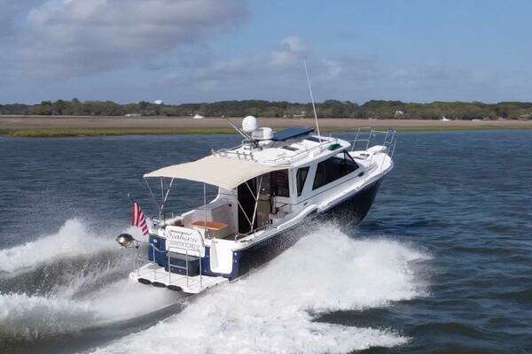 Photo of the 2016 Cutwater 28 LE "Seahorse"