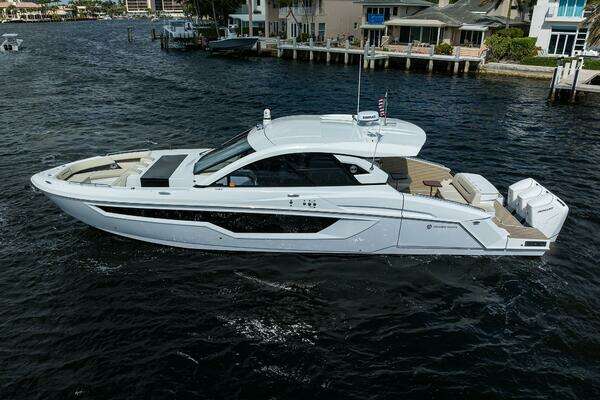 Cruisers GLS-OB Yacht For Sale