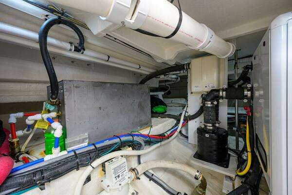 Cruisers GLS-OB Yacht For Sale