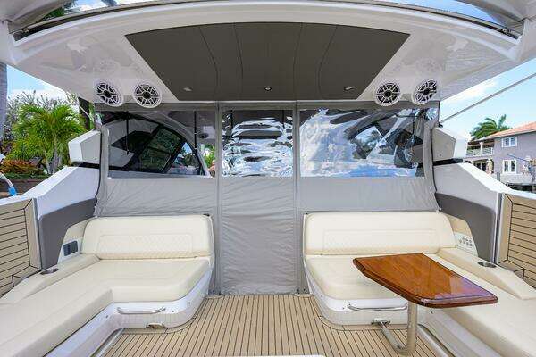 Cruisers GLS-OB Yacht For Sale