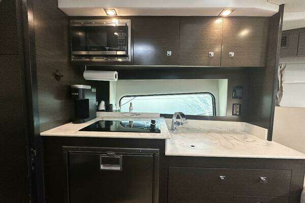 Cruisers Yachts 390 Express Coupe Yacht For Sale