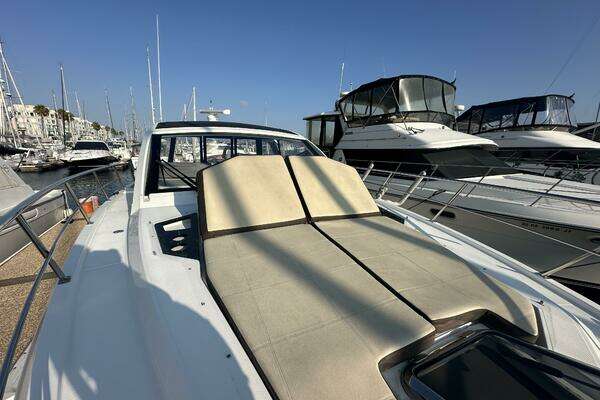 Cruisers Yachts 390 Express Coupe Yacht For Sale