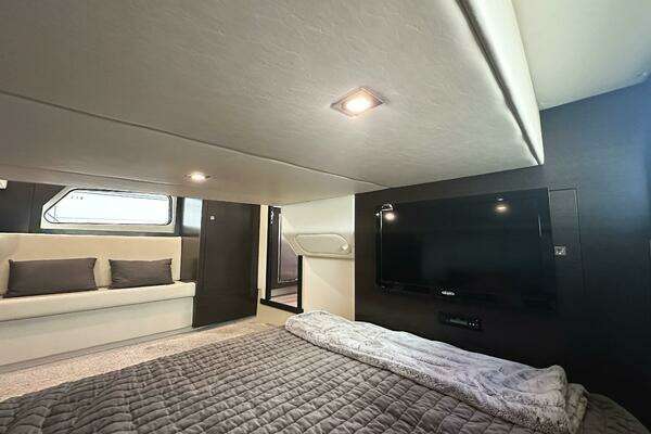 Cruisers Yachts 390 Express Coupe Yacht For Sale