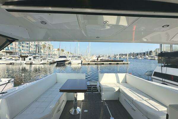 Cruisers Yachts 390 Express Coupe Yacht For Sale