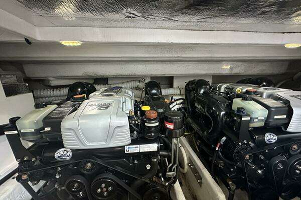 Cruisers Yachts 390 Express Coupe Yacht For Sale