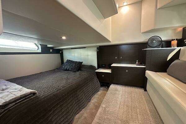 Cruisers Yachts 390 Express Coupe Yacht For Sale