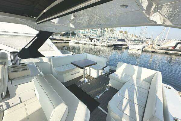 Cruisers Yachts 390 Express Coupe Yacht For Sale