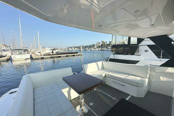Cruisers Yachts 390 Express Coupe Yacht For Sale