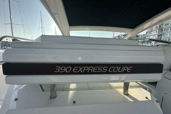 Cruisers Yachts 390 Express Coupe Yacht For Sale