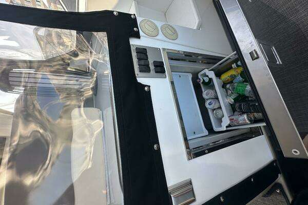 Cruisers Yachts 390 Express Coupe Yacht For Sale