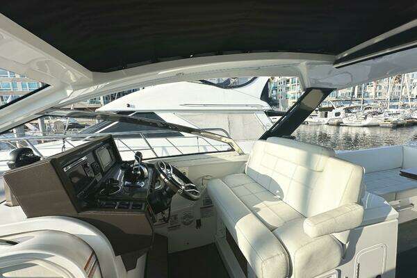 Cruisers Yachts 390 Express Coupe Yacht For Sale