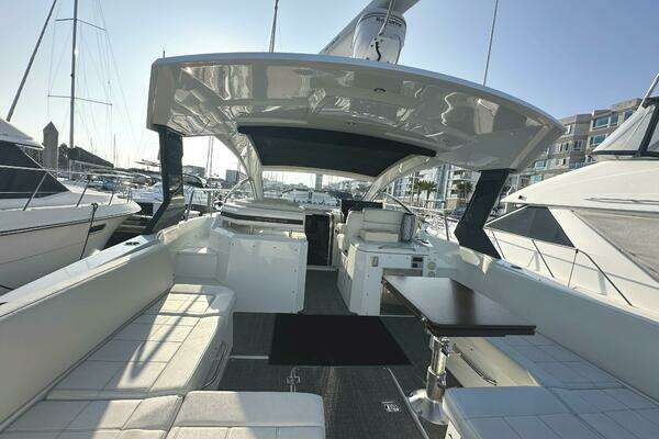 Cruisers Yachts 390 Express Coupe Yacht For Sale