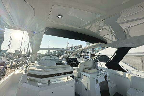 Cruisers Yachts 390 Express Coupe Yacht For Sale