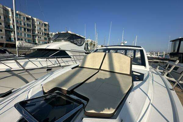 Cruisers Yachts 390 Express Coupe Yacht For Sale