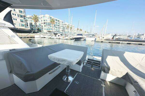 Cruisers Yachts 390 Express Coupe Yacht For Sale