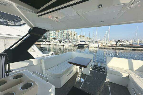 Cruisers Yachts 390 Express Coupe Yacht For Sale