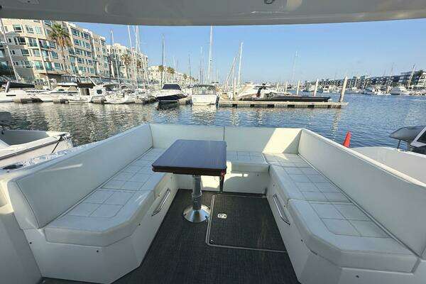 Cruisers Yachts 390 Express Coupe Yacht For Sale