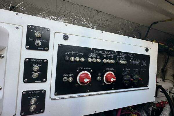 Cruisers Yachts 390 Express Coupe Yacht For Sale