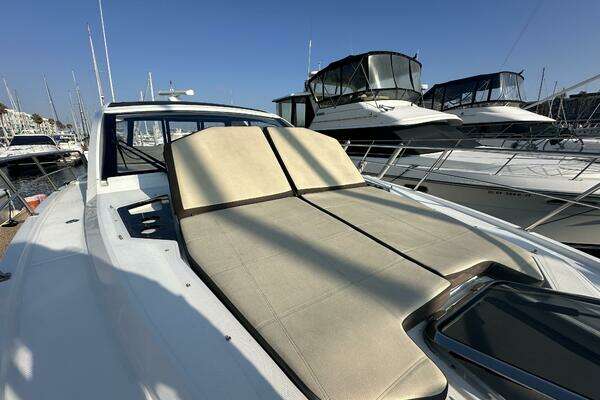 Cruisers Yachts 390 Express Coupe Yacht For Sale