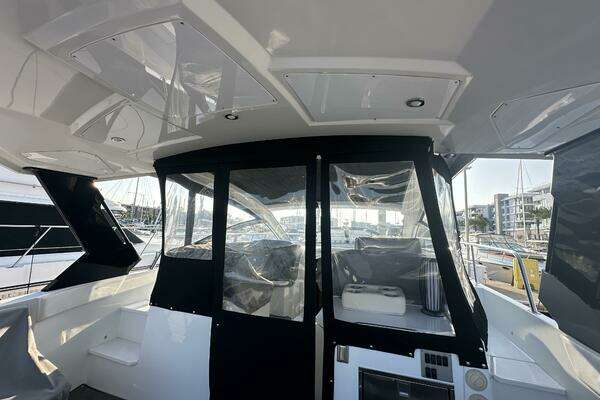 Cruisers Yachts 390 Express Coupe Yacht For Sale