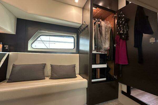 Cruisers Yachts 390 Express Coupe Yacht For Sale