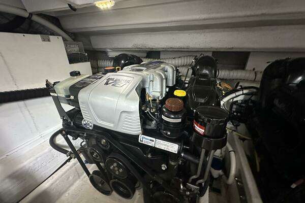 Cruisers Yachts 390 Express Coupe Yacht For Sale