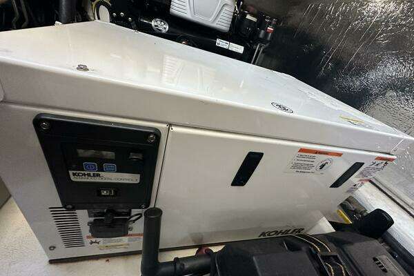 Cruisers Yachts 390 Express Coupe Yacht For Sale