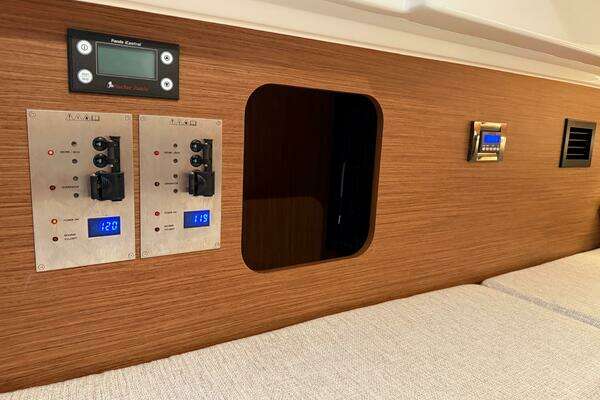 Jeanneau NC 1095 Coupe Yacht For Sale