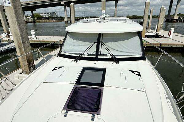Jeanneau NC 1095 Coupe Yacht For Sale