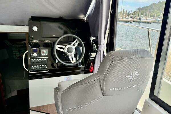Jeanneau NC 1095 Coupe Yacht For Sale