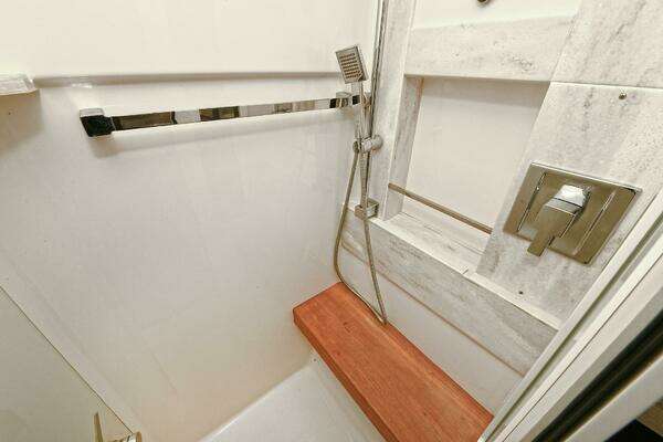 2015 Tiara Yachts 44