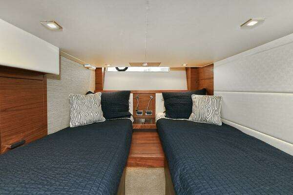 2015 Tiara Yachts 44