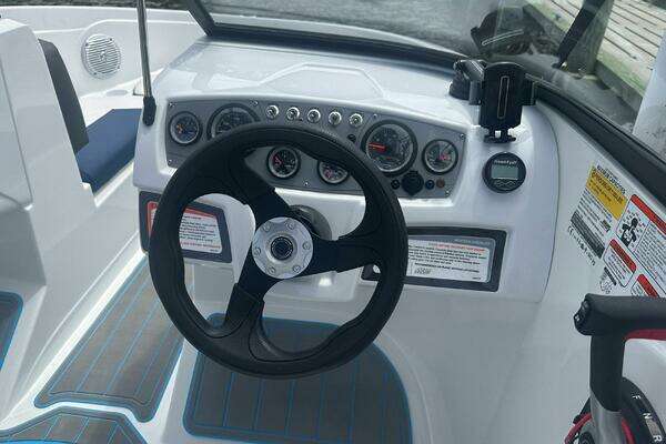 Photo of the 2023 Tahoe 185S "Bella Bay"